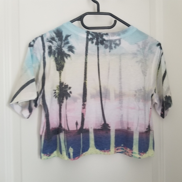 4/ $20 Forever 21 Vintage Malibu Graphic Cropped T-Shirt - Picture 4 of 6